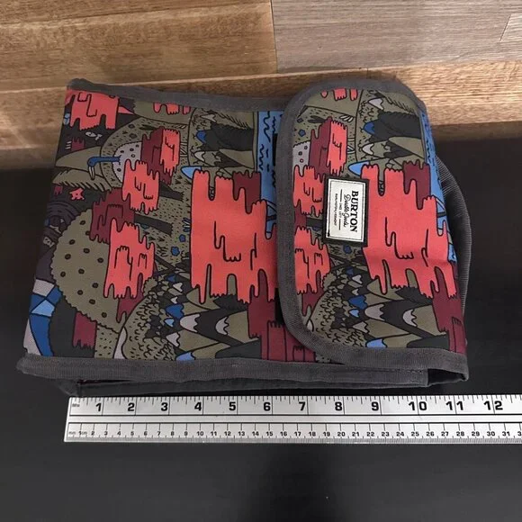 Burton Snowboards Insulated Lunch Bag Forest Print - Small Puncture on Interior - Picture 9 of 16